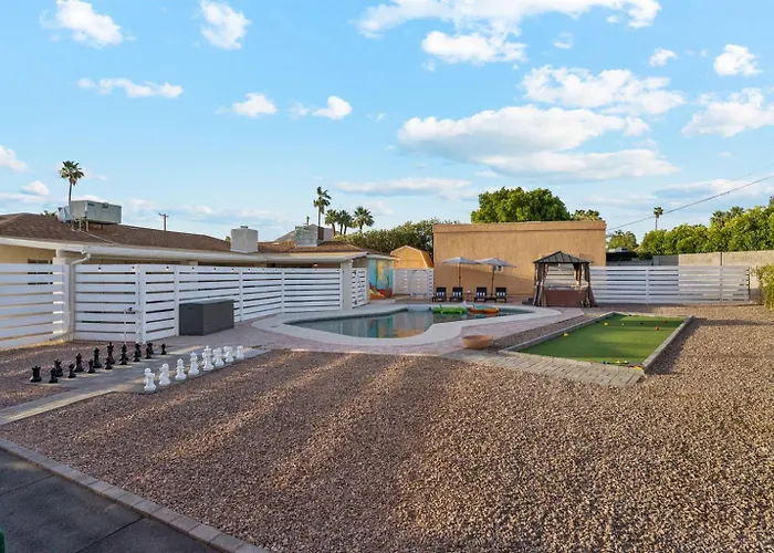 Apartment Prime Location Shared Pool Hot Tub Games