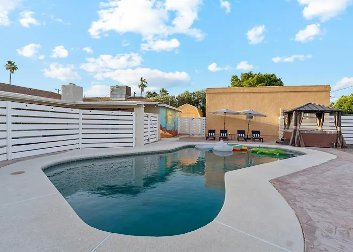 Apartment Prime Location Shared Pool Hot Tub Games