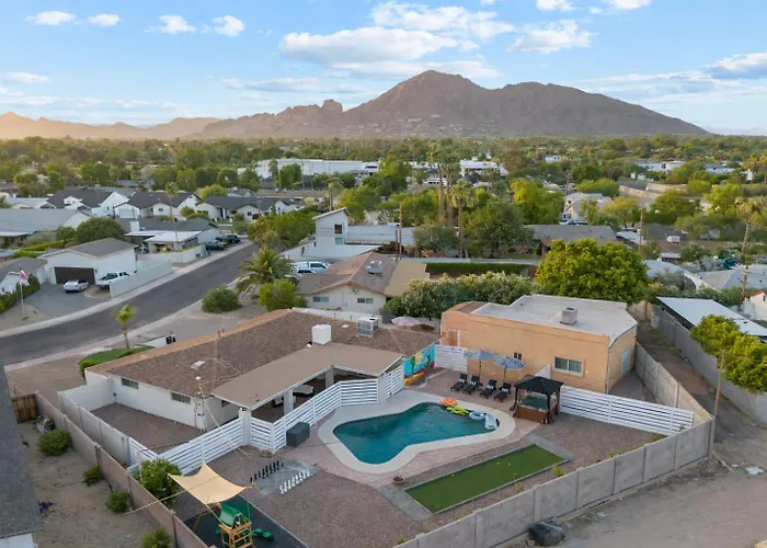 Prime Location Shared Pool Hot Tub Games Apartment *